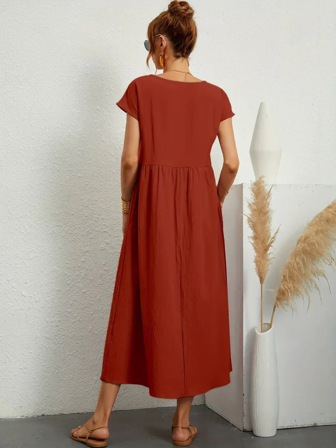 Gabrielle | Elegant midi dress with a timeless design