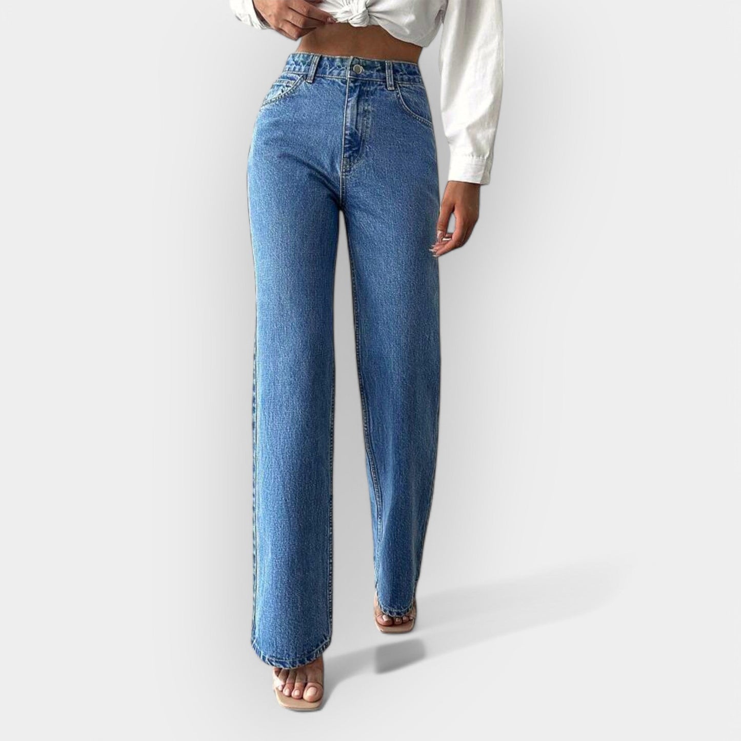 High-waisted jeans