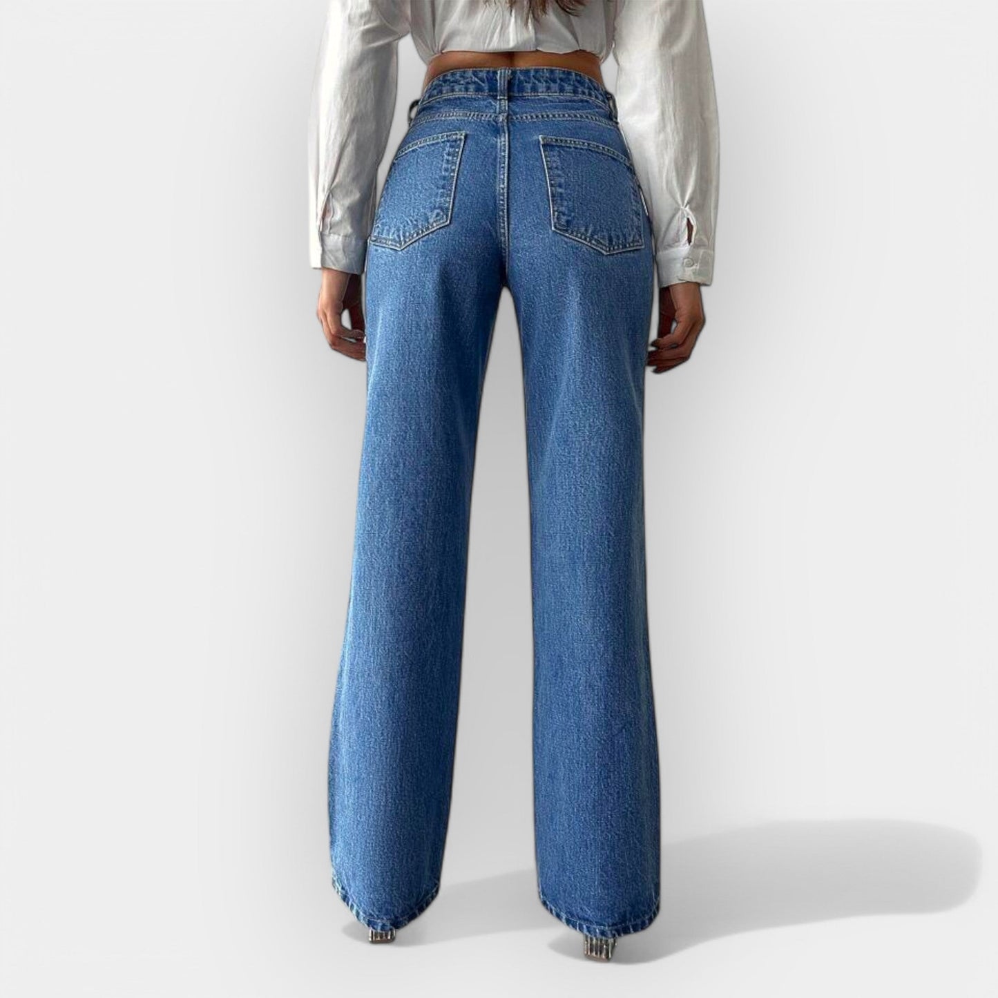 High-waisted jeans