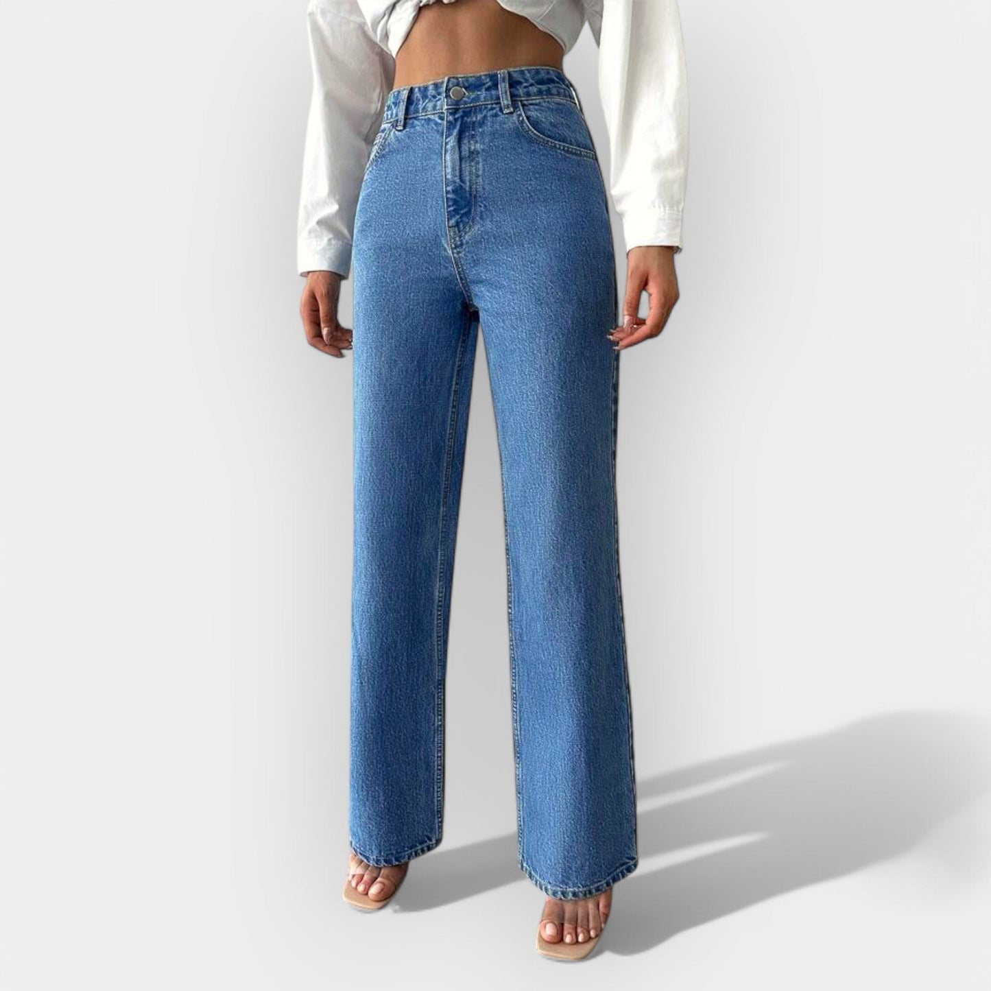 High-waisted jeans