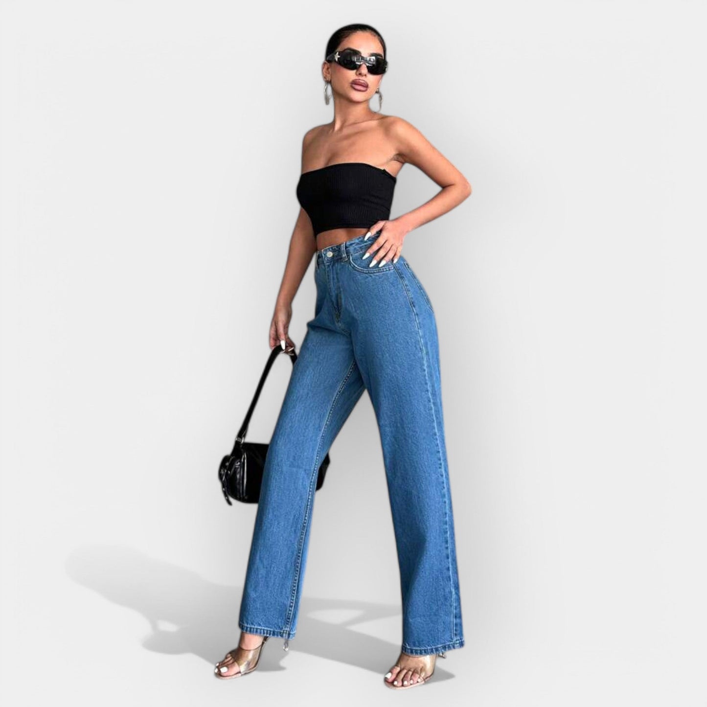 High-waisted jeans