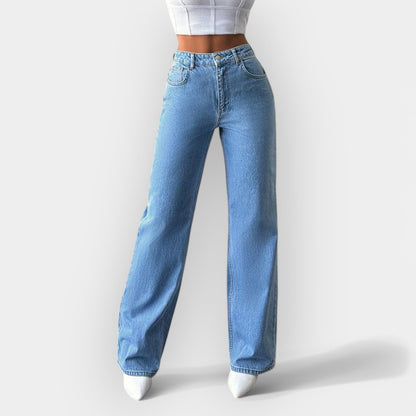 High-waisted jeans
