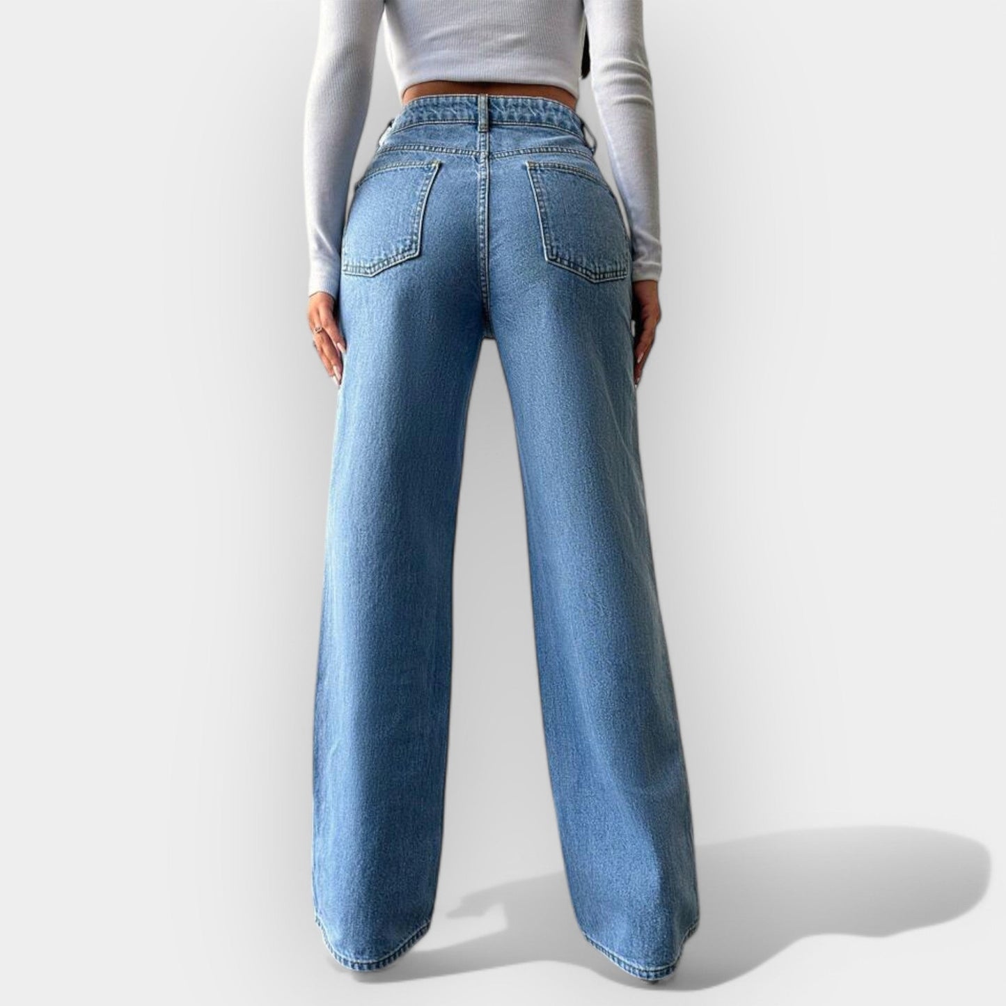 High-waisted jeans