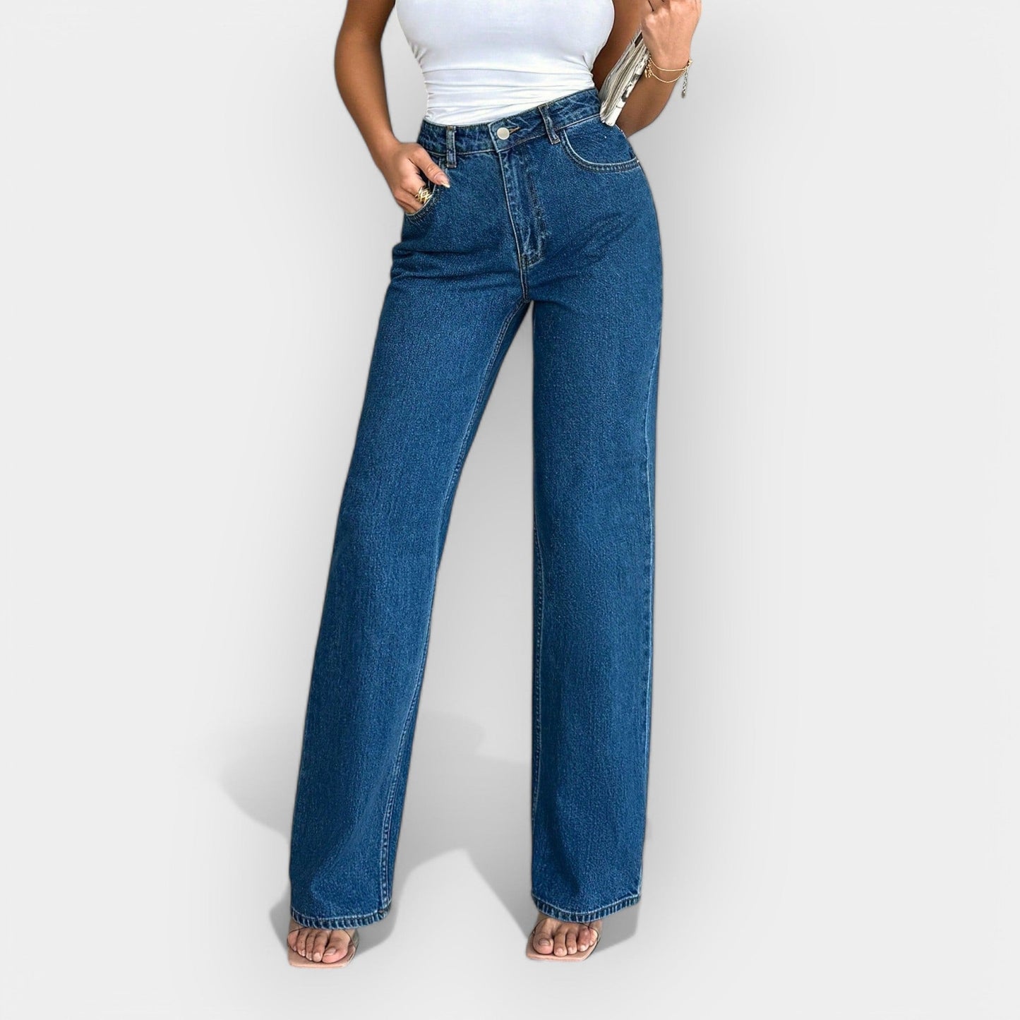 High-waisted jeans
