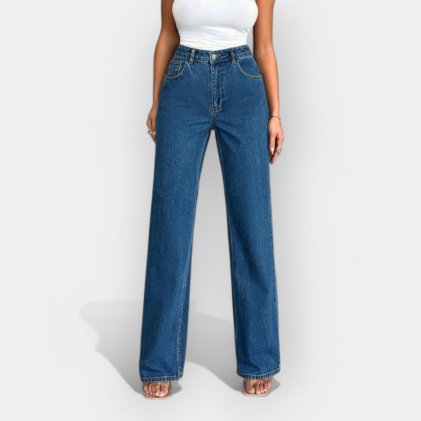 High-waisted jeans