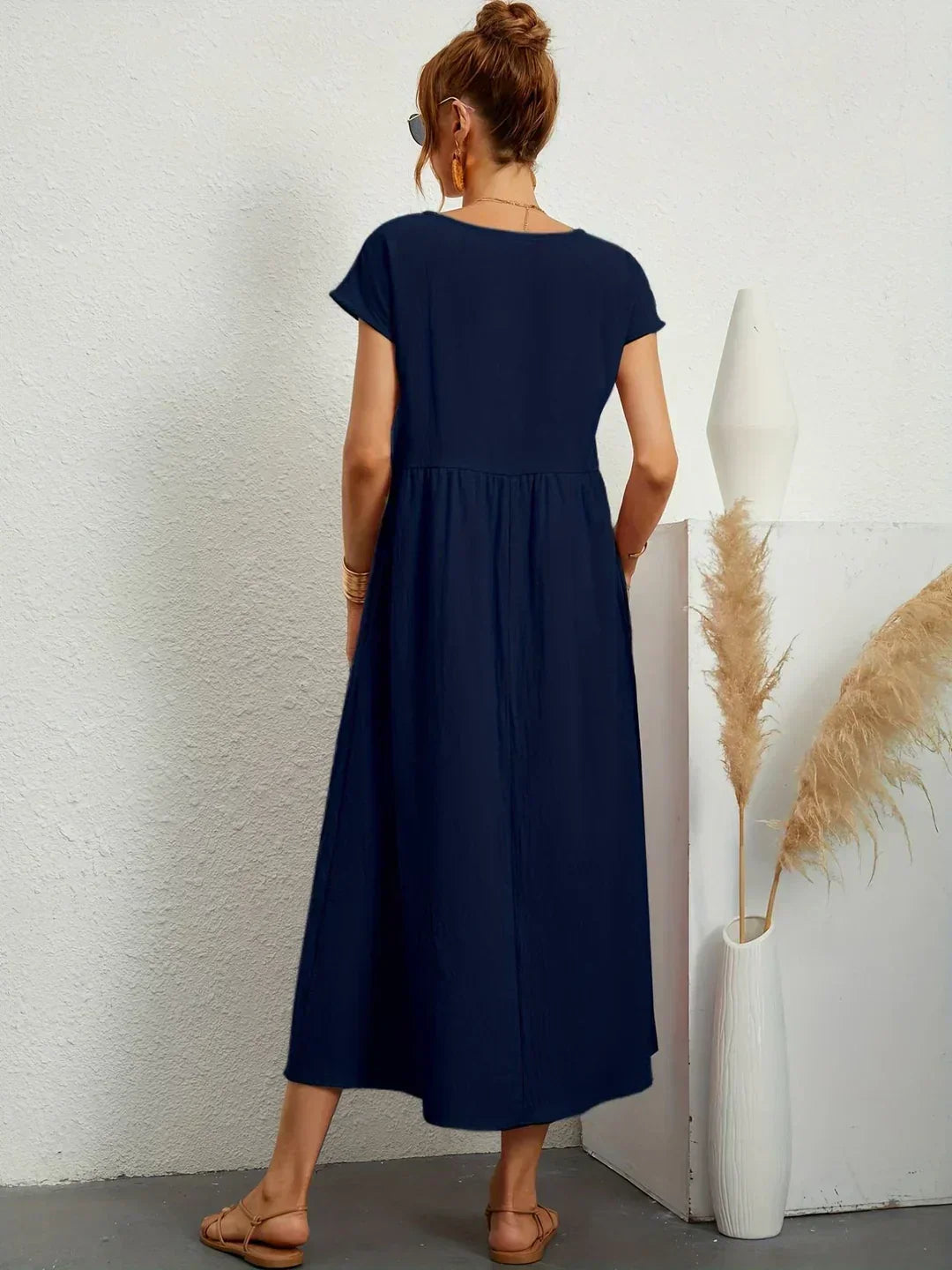 Gabrielle | Elegantní midi šaty s nadčasovým designem